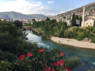 Hermosa vista al rio Neretva en Mostar