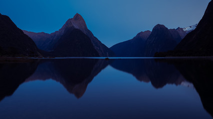Still Blue Dawn in Milford Sound New Zealand - obrazy, fototapety, plakaty