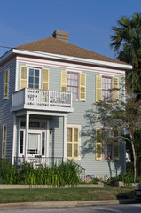 Obraz premium Vertical: Simple, historic, square, wooden frame, two story house in Galveston, Texas