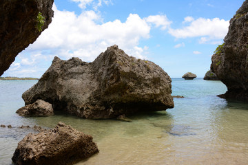 岩場の海