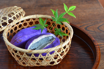 秋の味覚アケビ