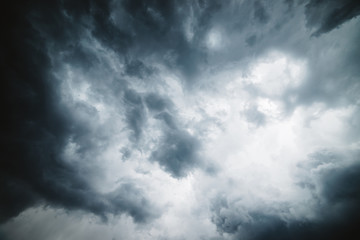 Fototapeta premium Dramatic cloudscape texture. Dark heavy thunderstorm clouds before rain. Overcast rainy bad weather. Storm warning. Natural gray background of cumulonimbus. Nature backdrop of stormy cloudy sky.
