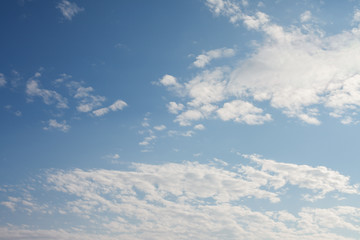 Fototapeta na wymiar Beautiful sky with fluffy clouds