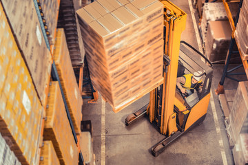 Top view photo of machine that raising boxes