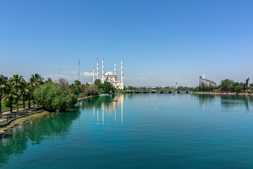 Fototapeta premium Adana city center, located on the banks of the Seyhan River, is the largest mosque in Turkey.