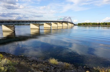 Bridge over Columbia river in Tri-Cities Washington