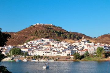 Sanlucar de Guadiana / Spanien von Alcoutim gesehen