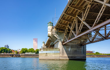 Truss Buscle Burnside Bridge with towers in Portland