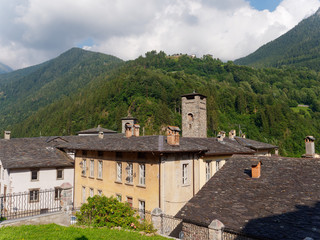 Fototapeta na wymiar roofs of houses of a mountain Italian village