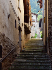 narrow street of a mountain italian village