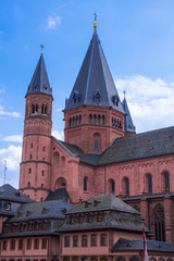 Fototapeta na wymiar Blick auf den Dom von Mainz/Deutschland