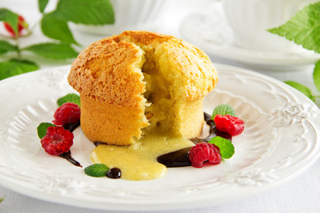 Mualem (fondant) with white chocolate and vanilla.