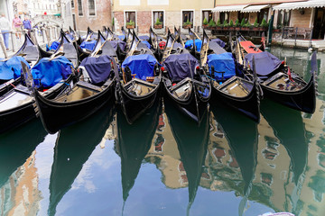 Fototapeta na wymiar Gondeln, Venedig, Venetien, Italien, Europa