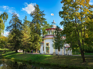 Naklejka premium Squeaky pavilion in the Catherine Park. Tsarskoe selo. Russia.