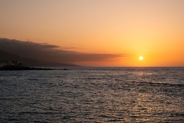 Fototapeta premium ocean coast with sunset sky background