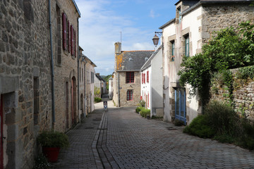 Straßenzug von Pont-Croix, Bretagne