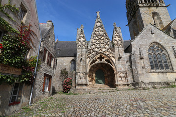 Pont Croix mit Kirche Notre-Dame de Roscudon, Bretagne