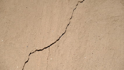  Crack in the wall of the house