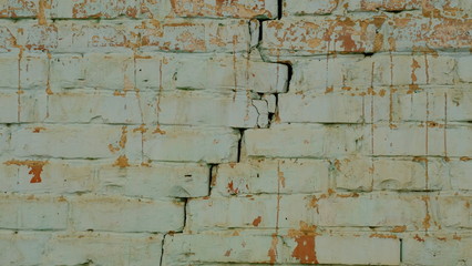  Crack in the wall of the house