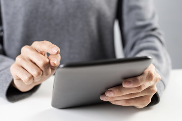 Tablet computer for financial data analysis