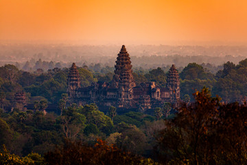 Fototapeta premium Angkor Wat, zachód słońca, Kambodża