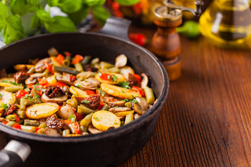 Fried pan vegetables, with mushrooms and dried tomatoes. Seasoned with a mix of herbs.