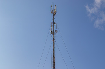 Obraz premium Cellular repeater, mast for broadcasting wireless communication and the Internet