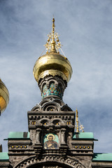 Fototapeta na wymiar russische Kirchen mit Zwiebeltürmen in Darmstadt