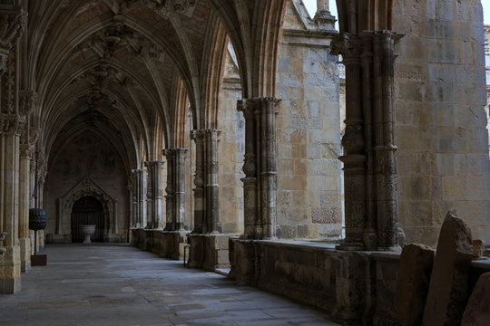 Le&oacute;n,Spain,4,2015;Cloister of the cathedral in the rain, with its gargolas