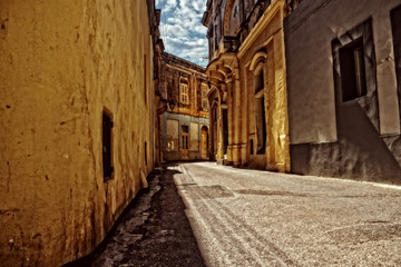 Fototapeta na wymiar Old Streets and Houses in Malta