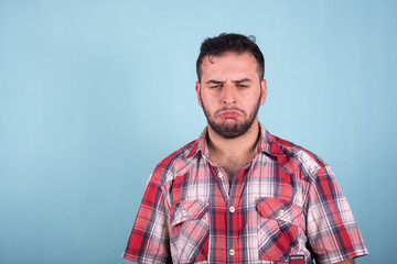 chico joven gafas selfie cara alegre enfermo feliz