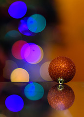 Fototapeta premium christmas balls on red background