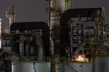 夜の工場のプラント