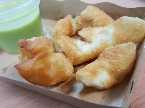 Deep-fried dough stick with pandon custard
