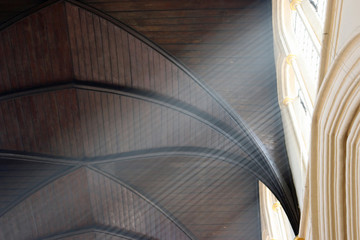 Obraz premium Sunlight in smoky church