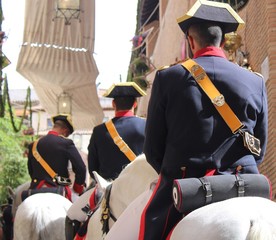 Miembros a caballo de la Guardia Civil en uniforme de gala