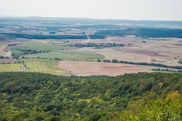 Blick vom Gro&szlig;en Gleichberg in Th&uuml;ringen Deutschland