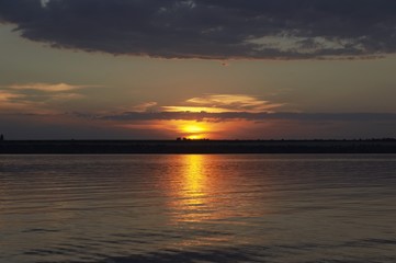 Fototapeta na wymiar sunset over river 2