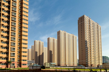 Obraz na płótnie Canvas The residential quarter bristles with tall buildings