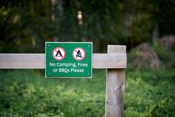 No camping, Fire or BBQs Please sign in the park. Selective focus on sign