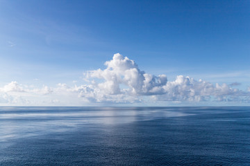 Himmel, Wolken und das Meer und sonst gar nichts me(eh)r