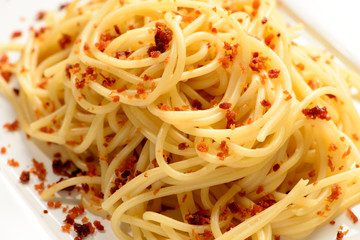 plate with spaghetti and bacon