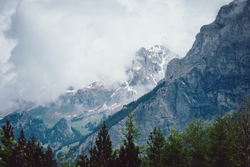 Berge im Nebel Kandersteg