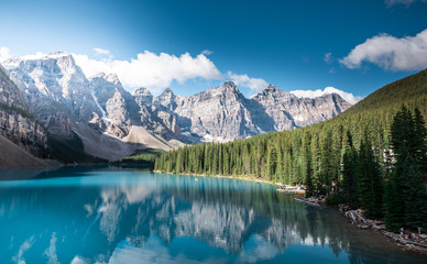 Obraz na płótnie Canvas Beautiful Moraine lake in Banff national park, Alberta, Canada