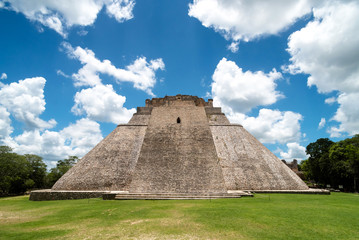 Fototapeta na wymiar Mayan ruins on the jungle