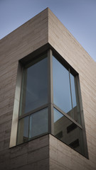 esquina de edificio con ventana 