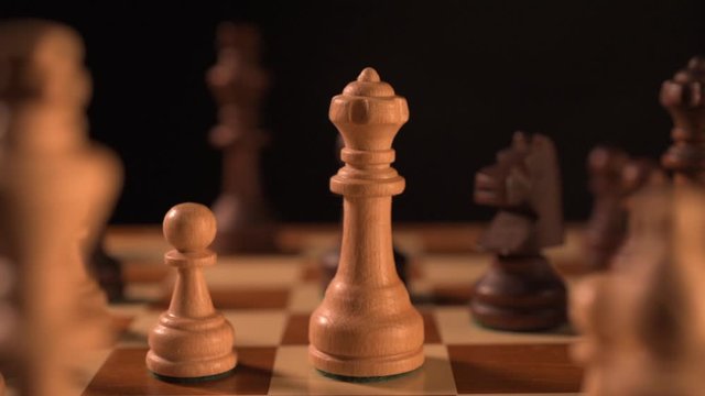 queen chess piece move 