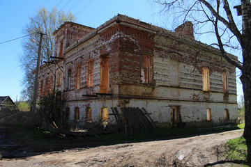 Fototapeta na wymiar House destroyed by war Russia