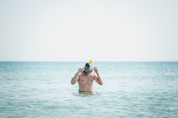 Man in swiming mask going on water