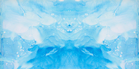 Obraz premium Light sky blue alcohol ink abstract background. Flow liquid watercolor paint splash texture effect illustration for card design, banners, ethereal graphic design